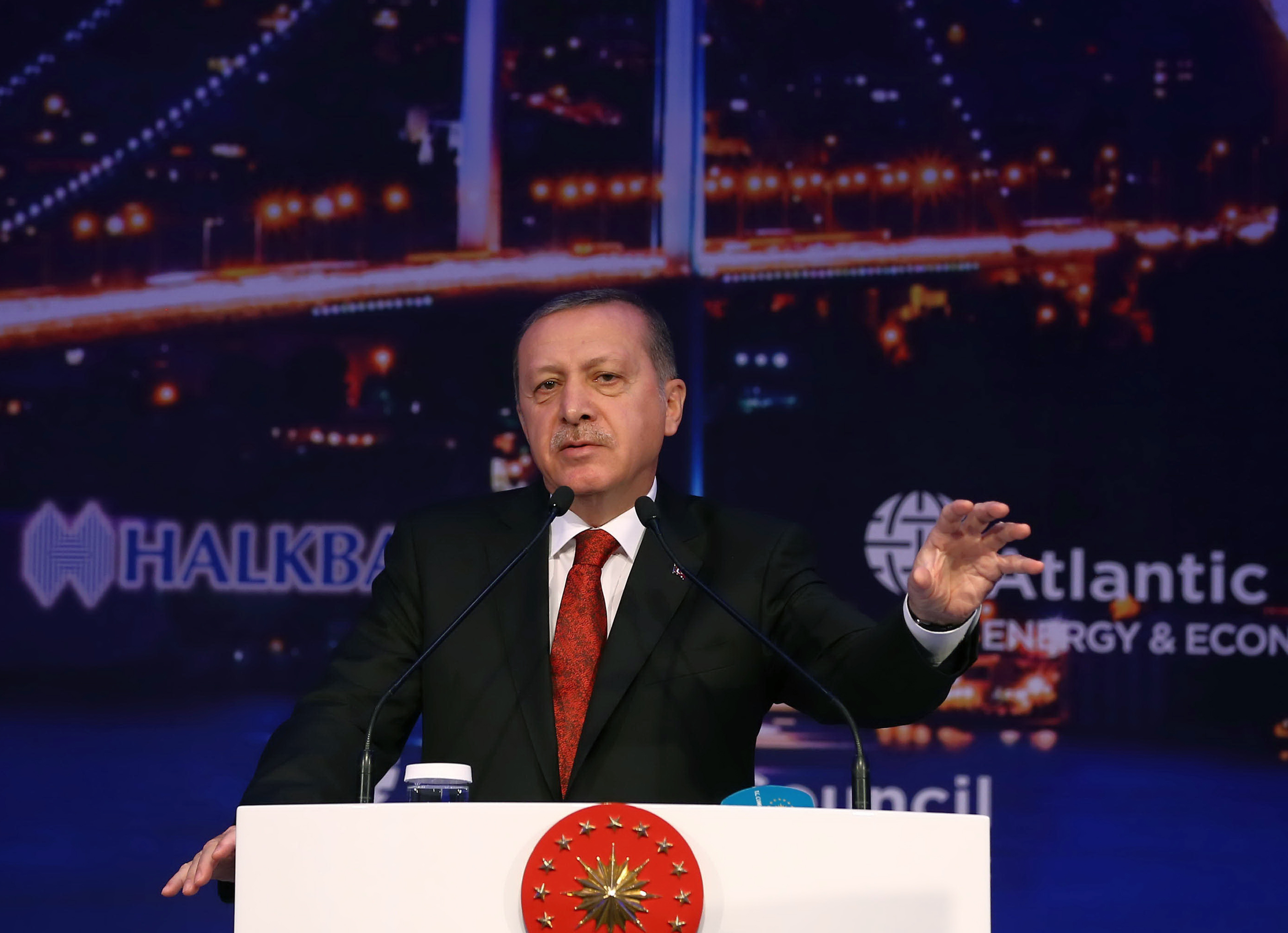 Ερντογάν: Με το πρόσχημα του ISIS χτυπούν τους Τουρκομάνους